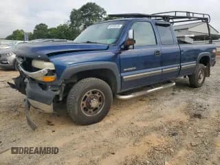 ✅ 2002 Chevrolet Silverado 2500HD LS • VIN: 1GCHK29UX2E235722 • Lot: 69709185. Wystawiony na Copart z przebiegiem 221 193 mil. Bezpłatny archiwum sprzedaży aukcyjnych z USA i szczegółowy raport historii pojazdu na DreamBid. Zdjęcie 1.