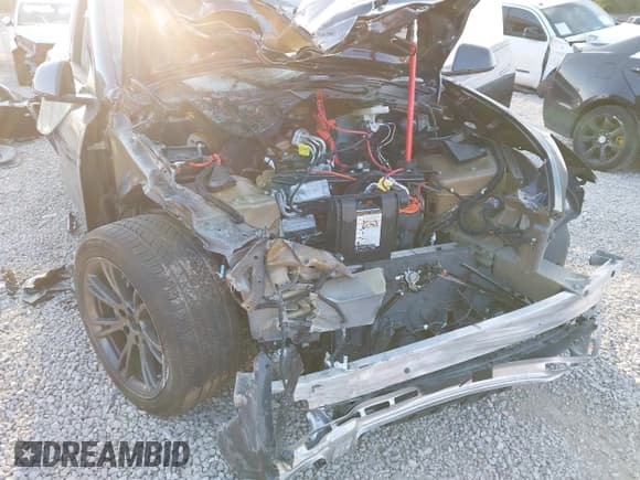 ✅ 2025 Tesla Model Y Long Range • VIN: 7SAYGDEEXSF224278 • Lot: 43535586. Wystawiony na IAAI z przebiegiem Nie podano. Bezpłatny archiwum sprzedaży aukcyjnych z USA i szczegółowy raport historii pojazdu na DreamBid. Zdjęcie 6.