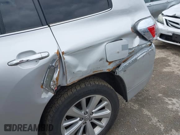 ✅ 2012 Toyota Highlander Limited • VIN: JTEDC3EH7C2007301 • Lot: 42277573. Listed on IAAI with 188,318 mi. Free auction sales archive from the USA and detailed vehicle history report at DreamBid. Image 6.