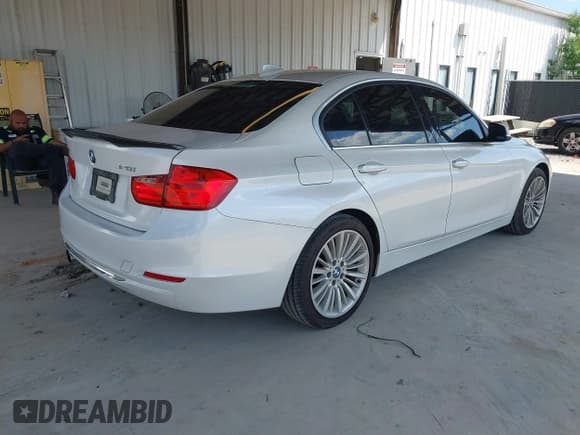 ✅ 2013 BMW 3 Series 328i • VIN: WBA3A5G58DNP19818 • Lot: 42315026. Listed on IAAI with 133,510 mi. Free auction sales archive from the USA and detailed vehicle history report at DreamBid. Image 4.