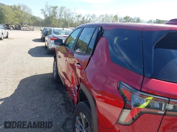 ✅ 2025 Chevrolet Equinox FWD LT • VIN: 3GNAXHEG1SL135148 • Lot: 43345116. Wystawiony na IAAI z przebiegiem 9 772 mil. Bezpłatny archiwum sprzedaży aukcyjnych z USA i szczegółowy raport historii pojazdu na DreamBid. Zdjęcie 22.