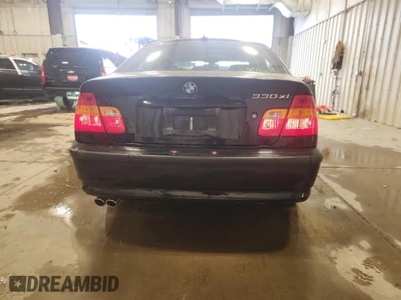 ✅ 2004 BMW 3 Series 330xi • VIN: WBAEW53494PN32227 • Lot: 71053445. Wystawiony na Copart z przebiegiem 110 518 mil. Bezpłatny archiwum sprzedaży aukcyjnych z USA i szczegółowy raport historii pojazdu na DreamBid. Zdjęcie 6.