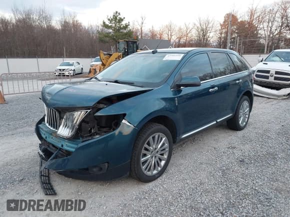 ✅ 2011 Lincoln MKX • VIN: 2LMDJ8JKXBBJ22654 • Lot: 43906940. Listed on IAAI with 174,699 mi. Free auction sales archive from the USA and detailed vehicle history report at DreamBid. Image 2.