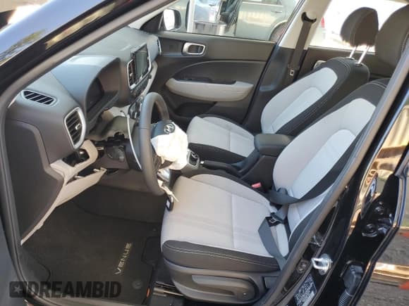 ✅ 2024 Hyundai Venue SEL • VIN: KMHRC8A3XRU329358 • Lot: 69918474. Listed on Copart with 1,021 mi. Free auction sales archive from the USA and detailed vehicle history report at DreamBid. Image 7.