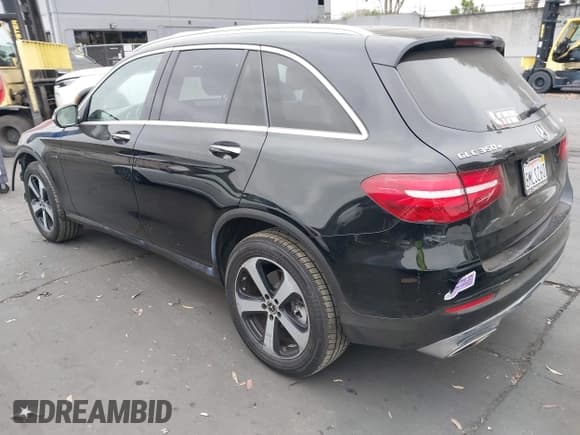 ✅ 2019 Mercedes-Benz GLC 350e • VIN: WDC0G5EB4KF600808 • Lot: 42549410. Wystawiony na IAAI z przebiegiem 70 807 mil. Bezpłatny archiwum sprzedaży aukcyjnych z USA i szczegółowy raport historii pojazdu na DreamBid. Zdjęcie 3.