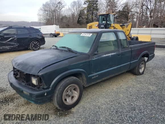 1996 Chevrolet S-10 LS with VIN 1GCCS1946TK154207, listed as a Copart auction lot 42167375 with 120,199 mi miles and Salvage title. Bid and sale history available at DreamBid. Image 1.
