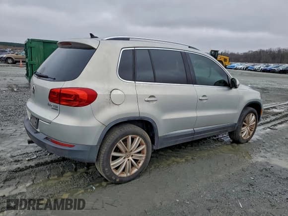 ✅ 2012 Volkswagen Tiguan S • VIN: WVGBV7AX5CW555151 • Lot: 94964635. Listed on Copart with 119,619 mi. Free auction sales archive from the USA and detailed vehicle history report at DreamBid. Image 3.