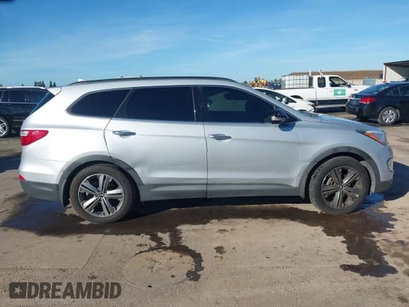 ✅ 2015 Hyundai Santa Fe Limited • VIN: KM8SRDHF1FU116691 • Лот: 43631175. Опубликован ранее на IAAI с пробегом 130 323 миль. Бесплатный доступ к архиву аукционных продаж из США и подробный отчёт об истории автомобиля на DreamBid. Изображение 17.