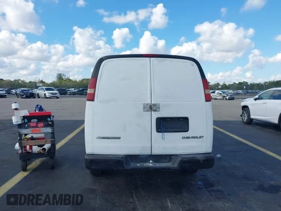 ✅ 2003 Chevrolet Express Cargo • VIN: 1GCFG15XX31110666 • Lot: 43777519. Wystawiony na IAAI z przebiegiem 122 291 mil. Bezpłatny archiwum sprzedaży aukcyjnych z USA i szczegółowy raport historii pojazdu na DreamBid. Zdjęcie 15.