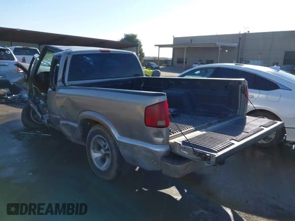 ✅ 2002 Chevrolet S-10 LS • VIN: 1GCCS19W228197777 • Лот: 41355458. Опубликован ранее на IAAI с пробегом 146 054 миль. Бесплатный доступ к архиву аукционных продаж из США и подробный отчёт об истории автомобиля на DreamBid. Изображение 3.