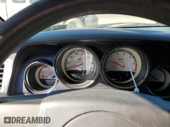 ✅ 2010 Dodge Challenger SE • VIN: 2B3CJ4DV4AH279118 • Lot: 75869614. Wystawiony na Copart z przebiegiem 145 891 mil. Bezpłatny archiwum sprzedaży aukcyjnych z USA i szczegółowy raport historii pojazdu na DreamBid. Zdjęcie 9.