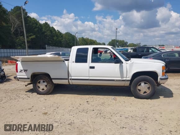 ✅ 1998 Chevrolet Silverado 1500 • VIN: 1GCEK19R1WR103438 • Lot: 43219836. Listed on IAAI with 98,590 mi. Free auction sales archive from the USA and detailed vehicle history report at DreamBid. Image 13.