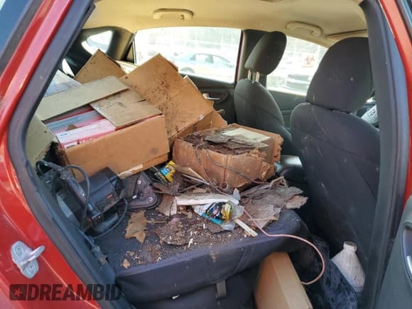 ✅ 2013 Dodge Dart SE • VIN: 1C3CDFAA0DD105183 • Лот: 90828325. Опубликован ранее на Copart с пробегом Не указан. Бесплатный доступ к архиву аукционных продаж из США и подробный отчёт об истории автомобиля на DreamBid. Изображение 10.