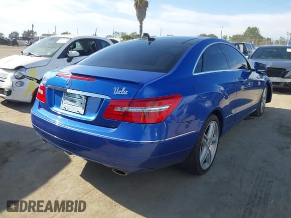 ✅ 2011 Mercedes-Benz E 350 • VIN: WDDKJ5GB8BF119656 • Lot: 42018996. Listed on IAAI with 96,721 mi. Free auction sales archive from the USA and detailed vehicle history report at DreamBid. Image 4.
