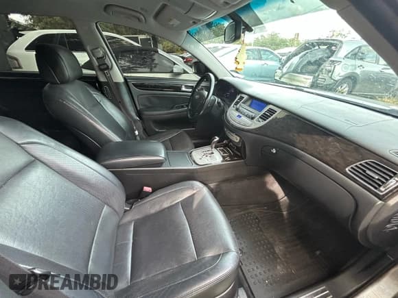 ✅ 2013 Hyundai Genesis 3.8L • VIN: KMHGC4DD7DU221101 • Lot: 92113105. Wystawiony na Copart z przebiegiem 159 858 mil. Bezpłatny archiwum sprzedaży aukcyjnych z USA i szczegółowy raport historii pojazdu na DreamBid. Zdjęcie 5.