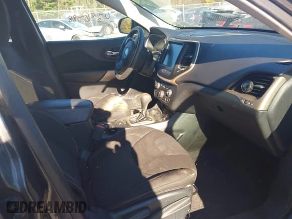 ✅ 2017 Jeep Cherokee Latitude • VIN: 1C4PJMCS7HW631482 • Лот: 43510988. Опубликован ранее на IAAI с пробегом 51 377 миль. Бесплатный доступ к архиву аукционных продаж из США и подробный отчёт об истории автомобиля на DreamBid. Изображение 5.