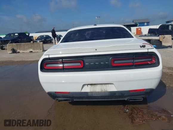 ✅ 2015 Dodge Challenger R/T • VIN: 2C3CDZAT3FH843343 • Lot: 42728494. Wystawiony na IAAI z przebiegiem Nie podano. Bezpłatny archiwum sprzedaży aukcyjnych z USA i szczegółowy raport historii pojazdu na DreamBid. Zdjęcie 16.