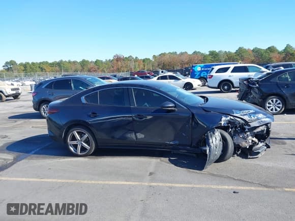 ✅ 2021 Mazda 3 Select • VIN: JM1BPABL1M1342803 • Lot: 43694828. Listed on IAAI with 121,183 mi. Free auction sales archive from the USA and detailed vehicle history report at DreamBid. Image 13.
