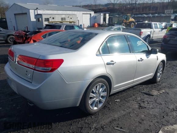 ✅ 2012 Lincoln MKZ • VIN: 3LNHL2JC1CR810168 • Lot: 43772117. Wystawiony na IAAI z przebiegiem 58 051 mil. Bezpłatny archiwum sprzedaży aukcyjnych z USA i szczegółowy raport historii pojazdu na DreamBid. Zdjęcie 4.