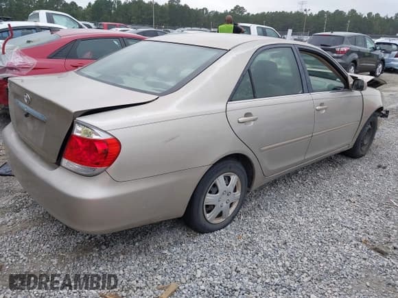 ✅ 2005 Toyota Camry SE • VIN: 4T1BE32K95U094742 • Лот: 43542528. Опубликован ранее на IAAI с пробегом 233 163 миль. Бесплатный доступ к архиву аукционных продаж из США и подробный отчёт об истории автомобиля на DreamBid. Изображение 4.