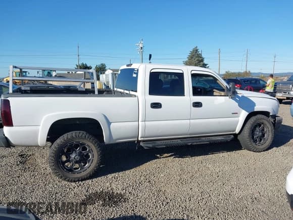 ✅ 2005 Chevrolet Silverado 2500HD LS • VIN: 1GCHK23245F872028 • Lot: 43368972. Listed on IAAI with 234,712 mi. Free auction sales archive from the USA and detailed vehicle history report at DreamBid. Image 14.