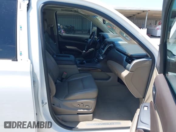 ✅ 2020 Chevrolet Suburban LT • VIN: 1GNSCHKC6LR287101 • Lot: 42310577. Wystawiony na IAAI z przebiegiem 79 903 mil. Bezpłatny archiwum sprzedaży aukcyjnych z USA i szczegółowy raport historii pojazdu na DreamBid. Zdjęcie 5.