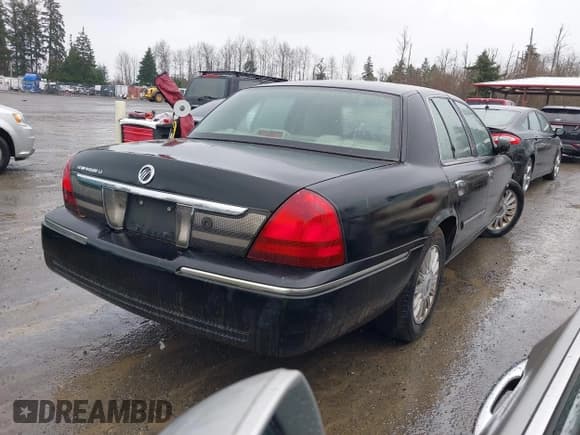 ✅ 2011 Mercury Grand Marquis LS • VIN: 2MEBM7FV7BX601112 • Lot: 41712172. Wystawiony na IAAI z przebiegiem Nie podano. Bezpłatny archiwum sprzedaży aukcyjnych z USA i szczegółowy raport historii pojazdu na DreamBid. Zdjęcie 4.
