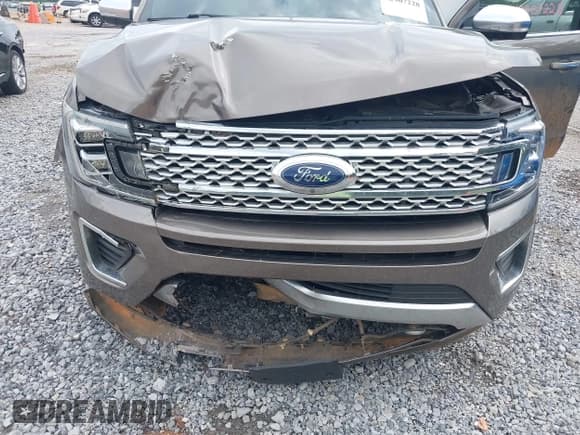 ✅ 2018 Ford Expedition Platinum • VIN: 1FMJU1MT0JEA17125 • Lot: 42907228. Wystawiony na IAAI z przebiegiem 112 269 mil. Bezpłatny archiwum sprzedaży aukcyjnych z USA i szczegółowy raport historii pojazdu na DreamBid. Zdjęcie 6.