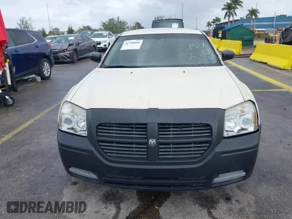 2005 Dodge Magnum SE с VIN 2D4FV48V55H680003, выставлен на аукционе IAAI как лот 41720084 с пробегом 239 029 миль миль и . История ставок и продаж доступна на DreamBid. Изображение 6.