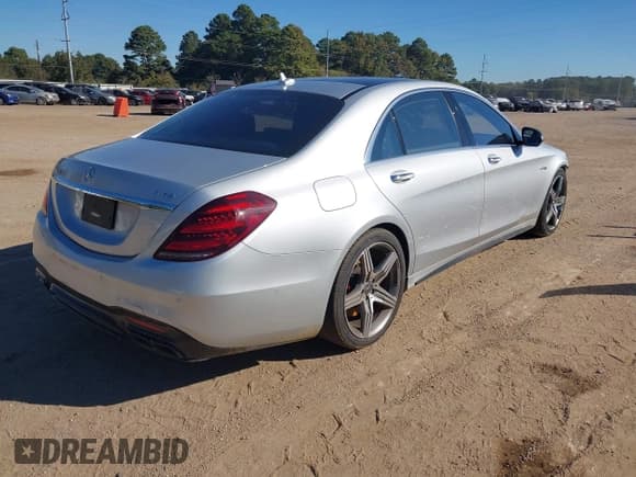 ✅ 2020 Mercedes-Benz S 63 AMG • VIN: W1KUG8JBXLA550371 • Lot: 43576427. Listed on IAAI with 86,127 mi. Free auction sales archive from the USA and detailed vehicle history report at DreamBid. Image 4.