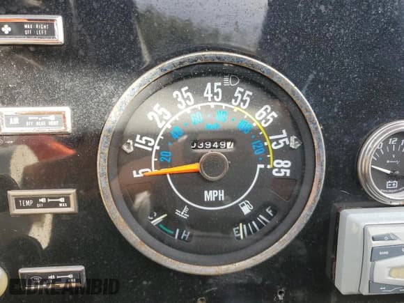 ✅ 1982 Jeep CJ • VIN: 1JCCM85A8CT000346 • Лот: 79328974. Опубликован ранее на Copart с пробегом 3 949 миль. Бесплатный доступ к архиву аукционных продаж из США и подробный отчёт об истории автомобиля на DreamBid. Изображение 9.