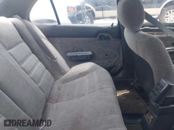 ✅ 1996 Geo Prizm LSi • VIN: 1Y1SK5265TZ068100 • Lot: 42521850. Wystawiony na IAAI z przebiegiem 219 642 mil. Bezpłatny archiwum sprzedaży aukcyjnych z USA i szczegółowy raport historii pojazdu na DreamBid. Zdjęcie 8.