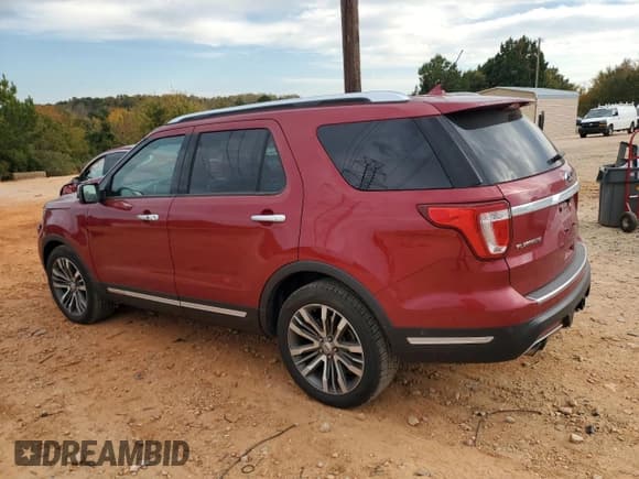 ✅ 2018 Ford Explorer Platinum • VIN: 1FM5K8HT5JGC62985 • Лот: 86785565. Опубликован ранее на Copart с пробегом 37 829 миль. Бесплатный доступ к архиву аукционных продаж из США и подробный отчёт об истории автомобиля на DreamBid. Изображение 2.