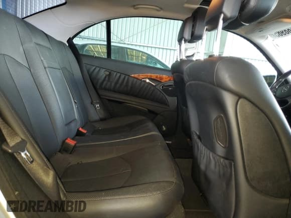 ✅ 2009 Mercedes-Benz E 550 • VIN: WDBUF72X29B437131 • Lot: 71288985. Wystawiony na Copart z przebiegiem 196 090 mil. Bezpłatny archiwum sprzedaży aukcyjnych z USA i szczegółowy raport historii pojazdu na DreamBid. Zdjęcie 10.