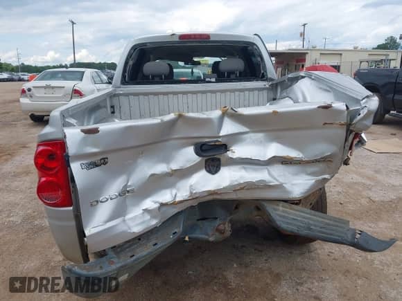 2009 Dodge Dakota ST z VIN 1D7HE28K59S792966, wystawiony jako IAAI lot #42224707 z przebiegiem 211 063 mil mil oraz . Historia ofert i sprzedaży dostępna na DreamBid. Obrazek 6.