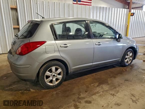 ✅ 2008 Nissan Versa SL • VIN: 3N1BC13E38L358224 • Лот: 93711455. Опубликован ранее на Copart с пробегом 175 985 миль. Бесплатный доступ к архиву аукционных продаж из США и подробный отчёт об истории автомобиля на DreamBid. Изображение 3.
