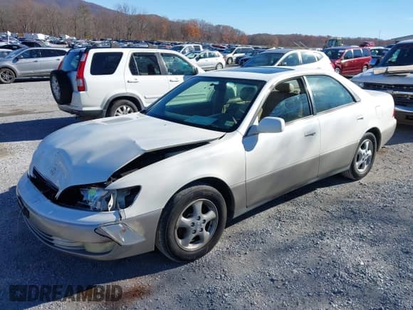 ✅ 1998 Lexus ES 300 • VIN: JT8BF28G6W0085700 • Lot: 43707760. Listed on IAAI with 171,372 mi. Free auction sales archive from the USA and detailed vehicle history report at DreamBid. Image 2.
