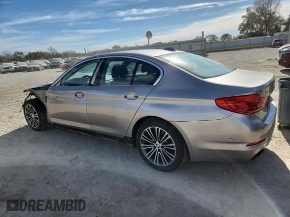 ✅ 2017 BMW 5 Series 540i xDrive • VIN: WBAJE7C35HG891004 • Лот: 91930255. Опубликован ранее на Copart с пробегом 81 139 миль. Бесплатный доступ к архиву аукционных продаж из США и подробный отчёт об истории автомобиля на DreamBid. Изображение 2.
