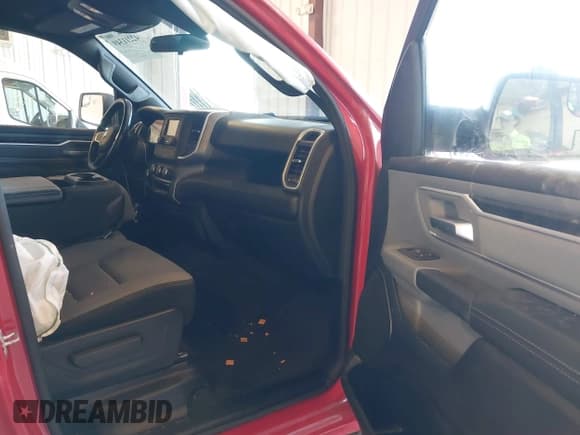 ✅ 2021 Ram 1500 Big Horn • VIN: 1C6SRFBTXMN572461 • Lot: 42211349. Wystawiony na IAAI z przebiegiem 214 375 mil. Bezpłatny archiwum sprzedaży aukcyjnych z USA i szczegółowy raport historii pojazdu na DreamBid. Zdjęcie 5.