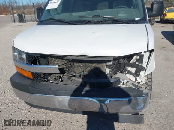 ✅ 2019 Chevrolet Express Passenger LT • VIN: 1GAZGPFG2K1272300 • Lot: 43719938. Wystawiony na IAAI z przebiegiem 230 638 mil. Bezpłatny archiwum sprzedaży aukcyjnych z USA i szczegółowy raport historii pojazdu na DreamBid. Zdjęcie 6.