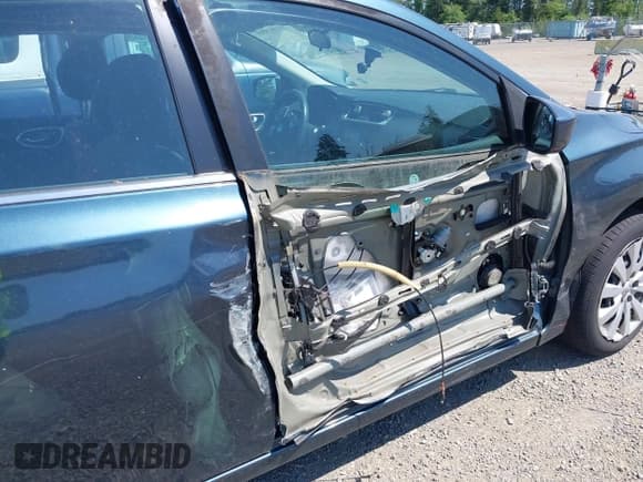 ✅ 2017 Nissan Sentra SR • VIN: 3N1AB7AP8HY366067 • Lot: 42391593. Listed on IAAI with 150,310 mi. Free auction sales archive from the USA and detailed vehicle history report at DreamBid. Image 14.