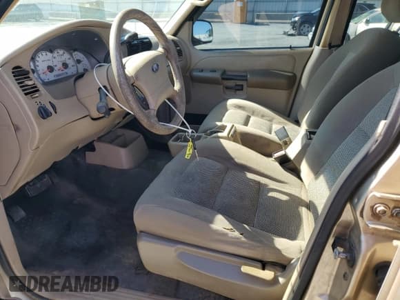 ✅ 2003 Ford Explorer Sport Trac XLS • VIN: 1FMZU67E43UC07273 • Lot: 85748525. Wystawiony na Copart z przebiegiem 178 143 mil. Bezpłatny archiwum sprzedaży aukcyjnych z USA i szczegółowy raport historii pojazdu na DreamBid. Zdjęcie 7.