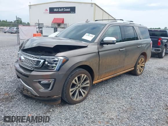 ✅ 2018 Ford Expedition Platinum • VIN: 1FMJU1MT0JEA17125 • Lot: 42907228. Wystawiony na IAAI z przebiegiem 112 269 mil. Bezpłatny archiwum sprzedaży aukcyjnych z USA i szczegółowy raport historii pojazdu na DreamBid. Zdjęcie 17.