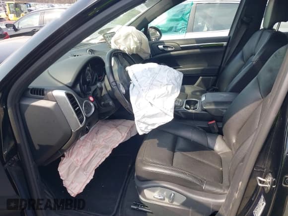 ✅ 2014 Porsche Cayenne • VIN: WP1AA2A20ELA96701 • Lot: 38965353. Listed on IAAI with Not provided. Free auction sales archive from the USA and detailed vehicle history report at DreamBid. Image 5.