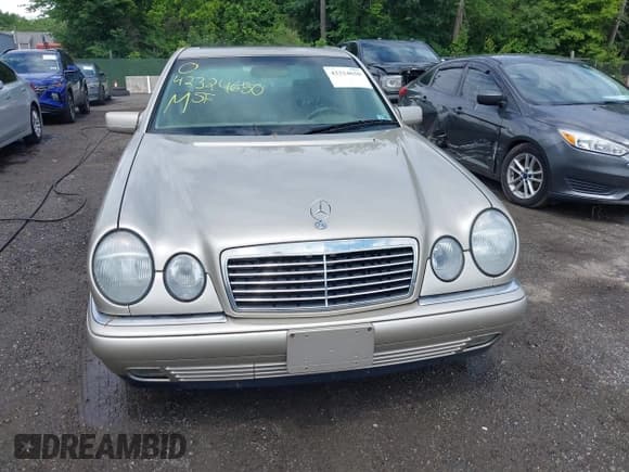 ✅ 1999 Mercedes-Benz E 320 • VIN: WDBJF82H8XX025295 • Lot: 42324650. Listed on IAAI with 97,624 mi. Free auction sales archive from the USA and detailed vehicle history report at DreamBid. Image 12.