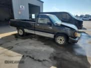✅ 1993 Toyota T100 DX • VIN: JT4VD10A8P0013565 • Лот: 81568705. Опубликован ранее на Copart с пробегом 227 441 миль. Бесплатный доступ к архиву аукционных продаж из США и подробный отчёт об истории автомобиля на DreamBid. Изображение 4.