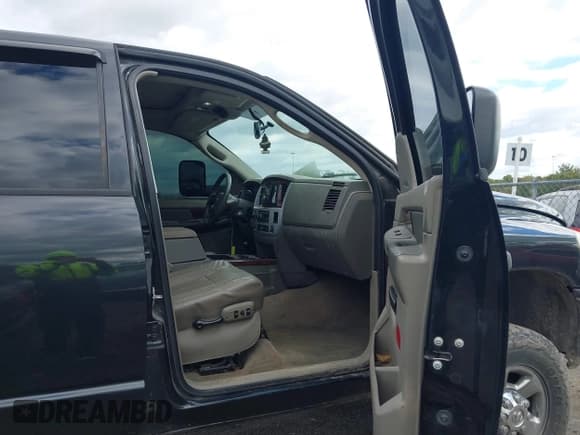 ✅ 2008 Dodge RAM • VIN: 3D3KS28A58G194535 • Lot: 43537080. Wystawiony na IAAI z przebiegiem 280 390 mil. Bezpłatny archiwum sprzedaży aukcyjnych z USA i szczegółowy raport historii pojazdu na DreamBid. Zdjęcie 5.