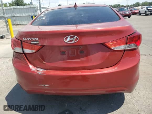 2013 Hyundai Elantra GLS z VIN KMHDH4AE7DU795408, wystawiony jako Copart lot #70648425 z przebiegiem 181 114 mil mil oraz Nie do naprawy • Non repairable. Historia ofert i sprzedaży dostępna na DreamBid. Obrazek 6.