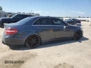 ✅ 2012 Mercedes-Benz E 63 AMG • VIN: WDDHF7EB4CA634579 • Lot: 84703195. Wystawiony na Copart z przebiegiem 81 529 mil. Bezpłatny archiwum sprzedaży aukcyjnych z USA i szczegółowy raport historii pojazdu na DreamBid. Zdjęcie 3.