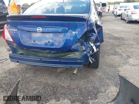 ✅ 2019 Nissan Versa SV • VIN: 3N1CN7AP8KL807572 • Lot: 43453358. Listed on IAAI with 115,909 mi. Free auction sales archive from the USA and detailed vehicle history report at DreamBid. Image 6.